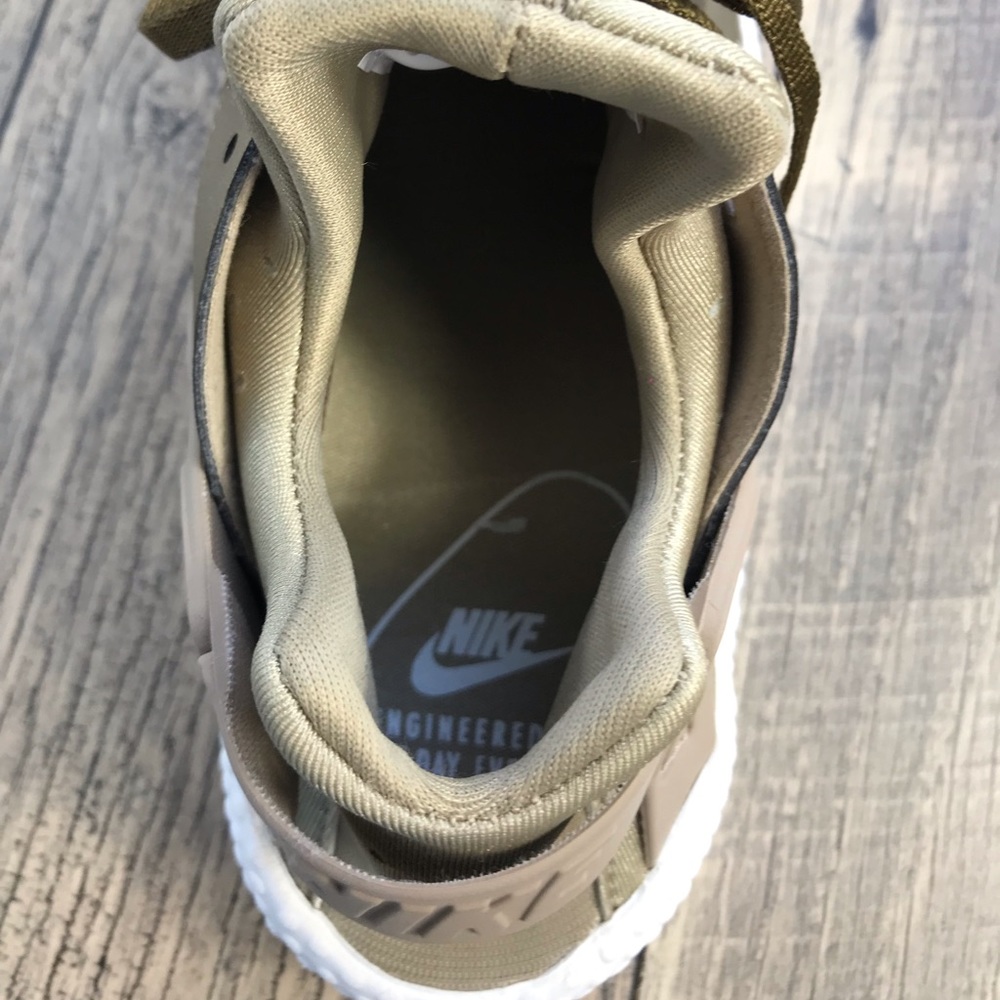 NWT Air Huarache Run PRM TXT Khaki Gold W AUTHENT - Picture 7 of 8
